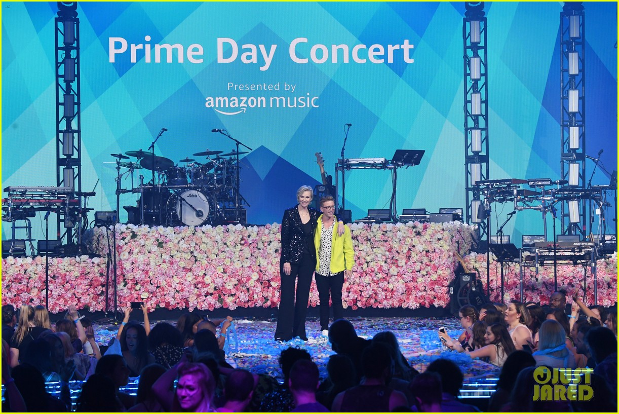 taylor swift amazon prime day concert 25