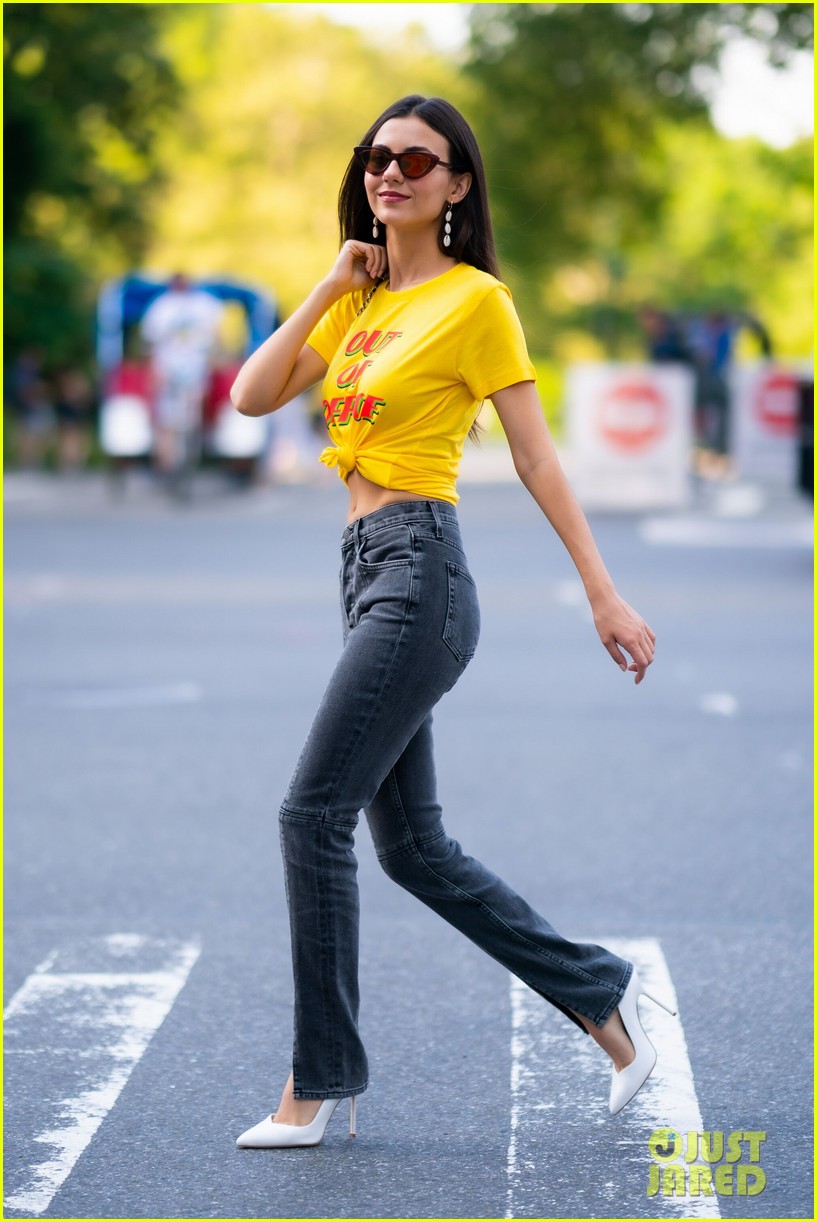 victoria justice sang danced her heart out at world pride 04.
