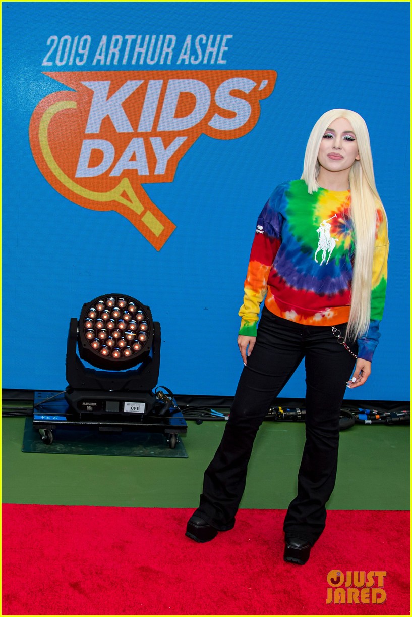 meg donnelly austin mahone hit the stage for arthur ashe kids day 16