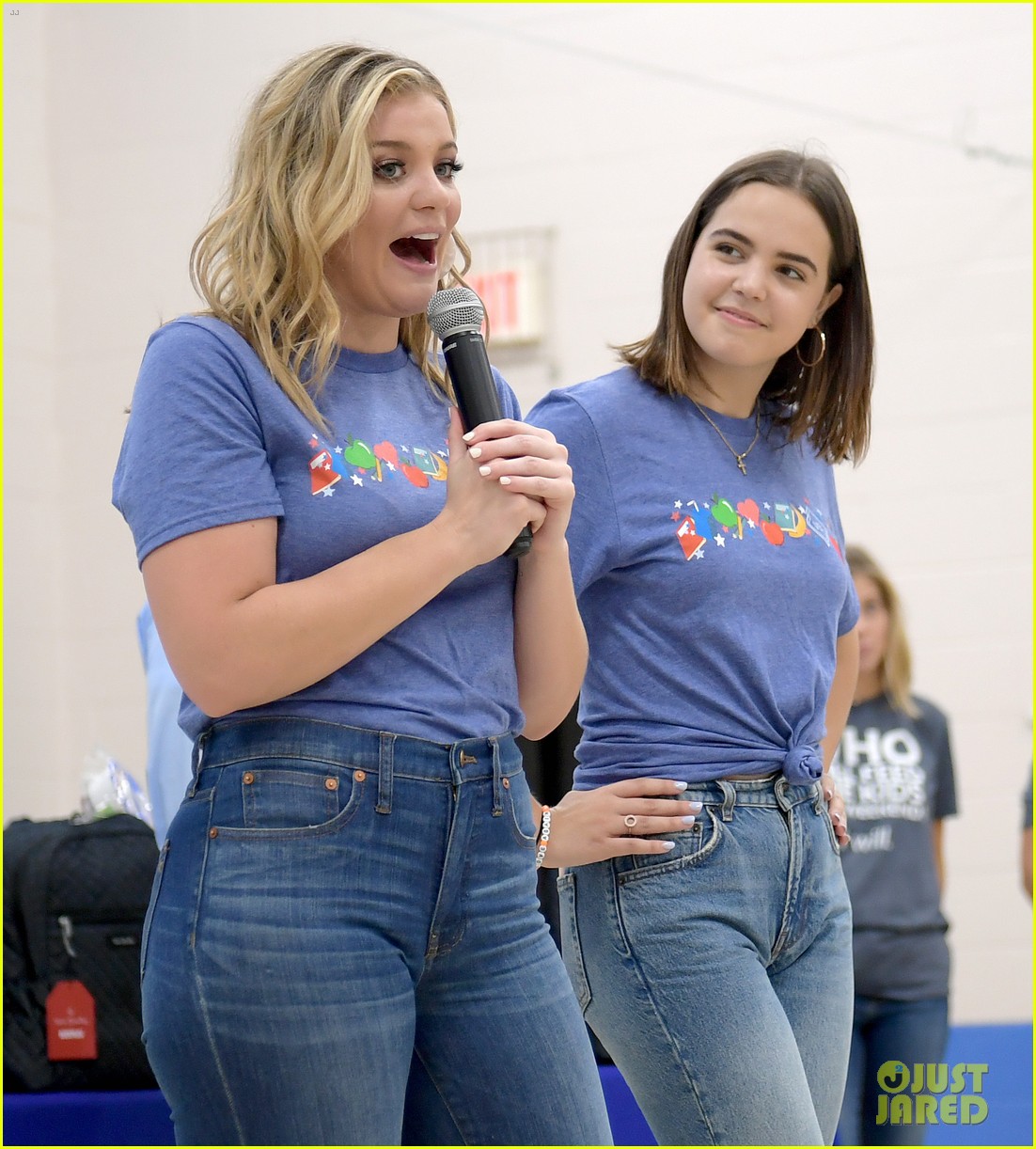 bailee madison lauren alaina help distribute backpackswith blessings in a backpack 07