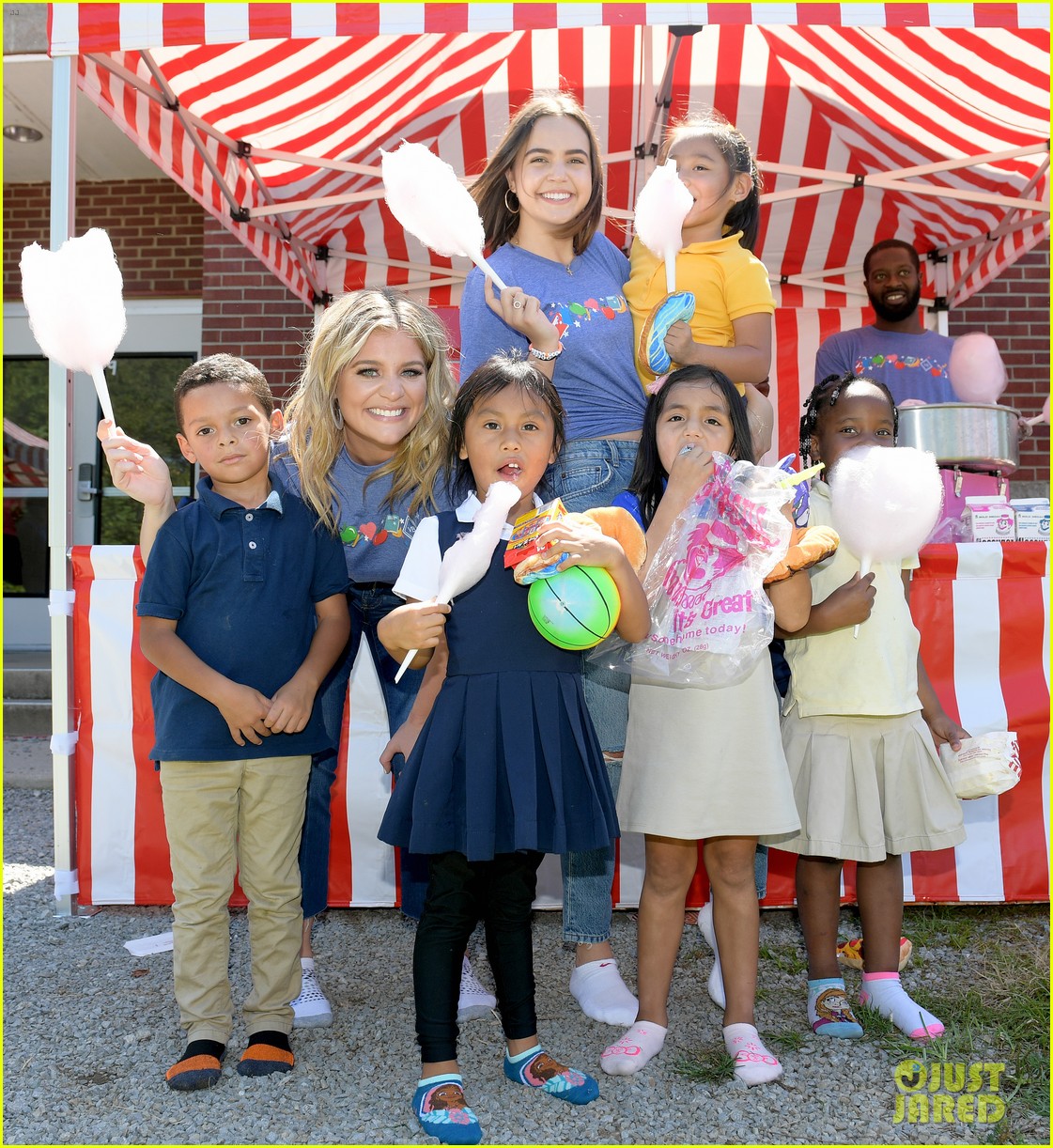 bailee madison lauren alaina help distribute backpackswith blessings in a backpack 09
