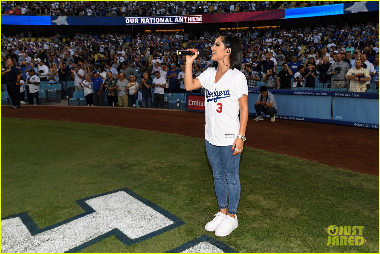 becky g sings national anthem at dodgers game 05