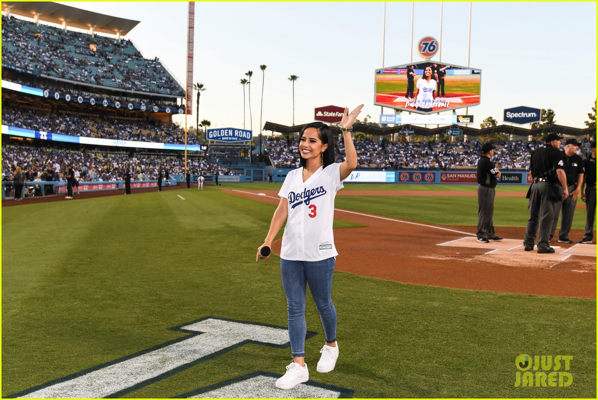 becky g sings national anthem at dodgers game 07