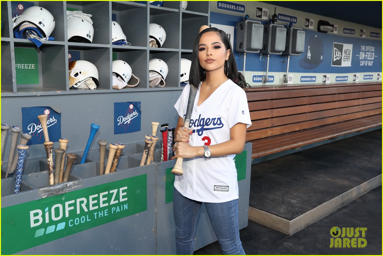 becky g sings national anthem at dodgers game 16