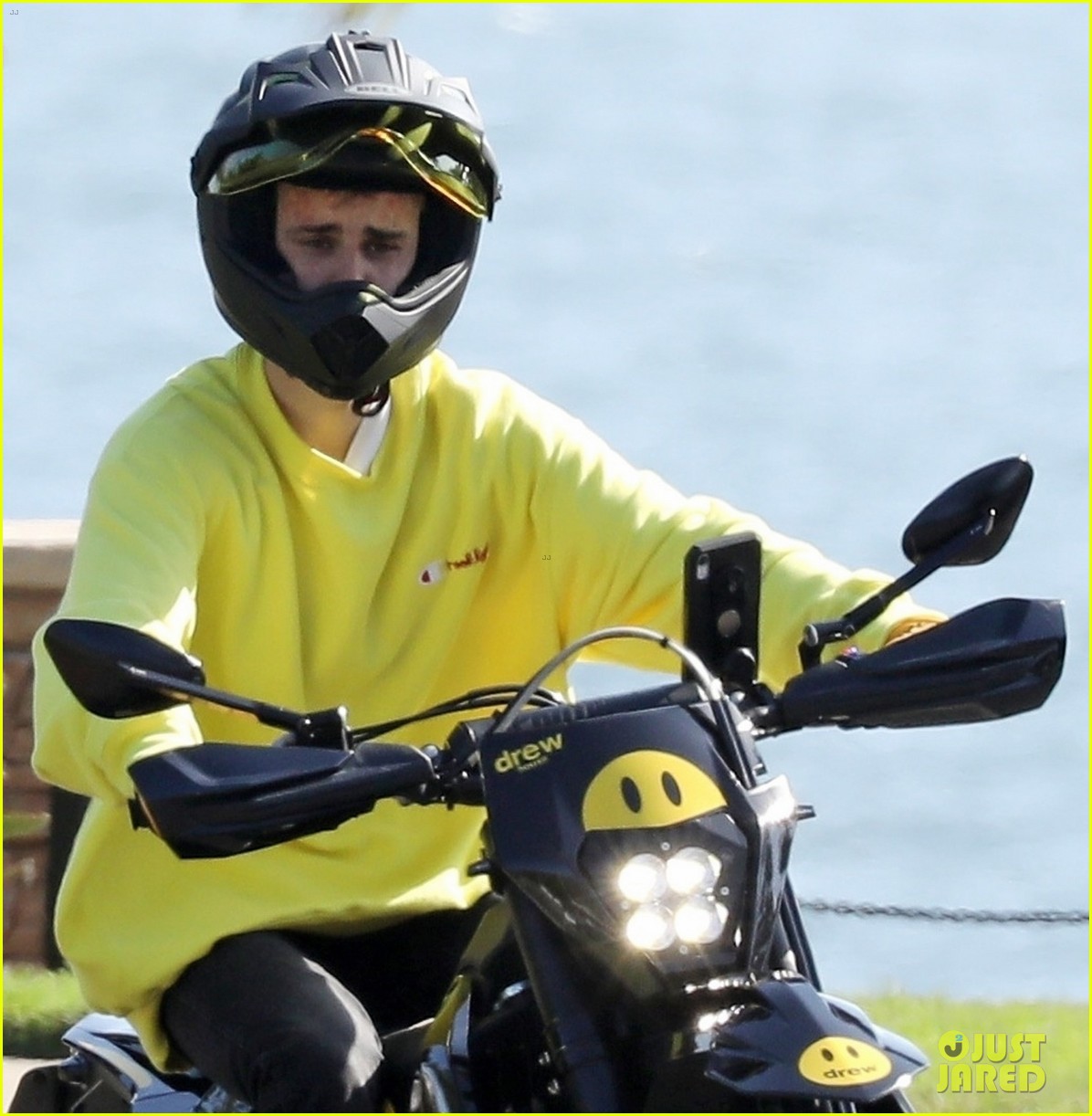 justin bieber has some motorcycle trouble on the freeway 02