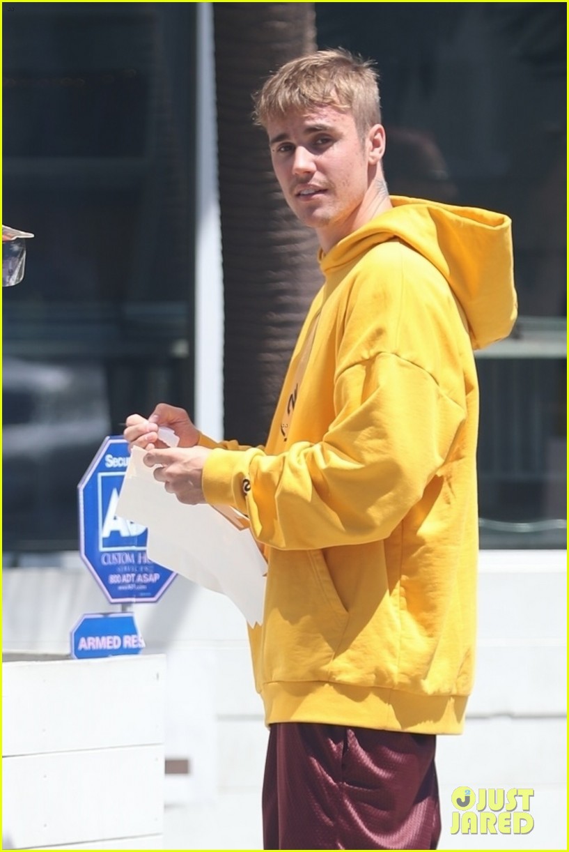 justin bieber promotes drew house in beverly hills 02