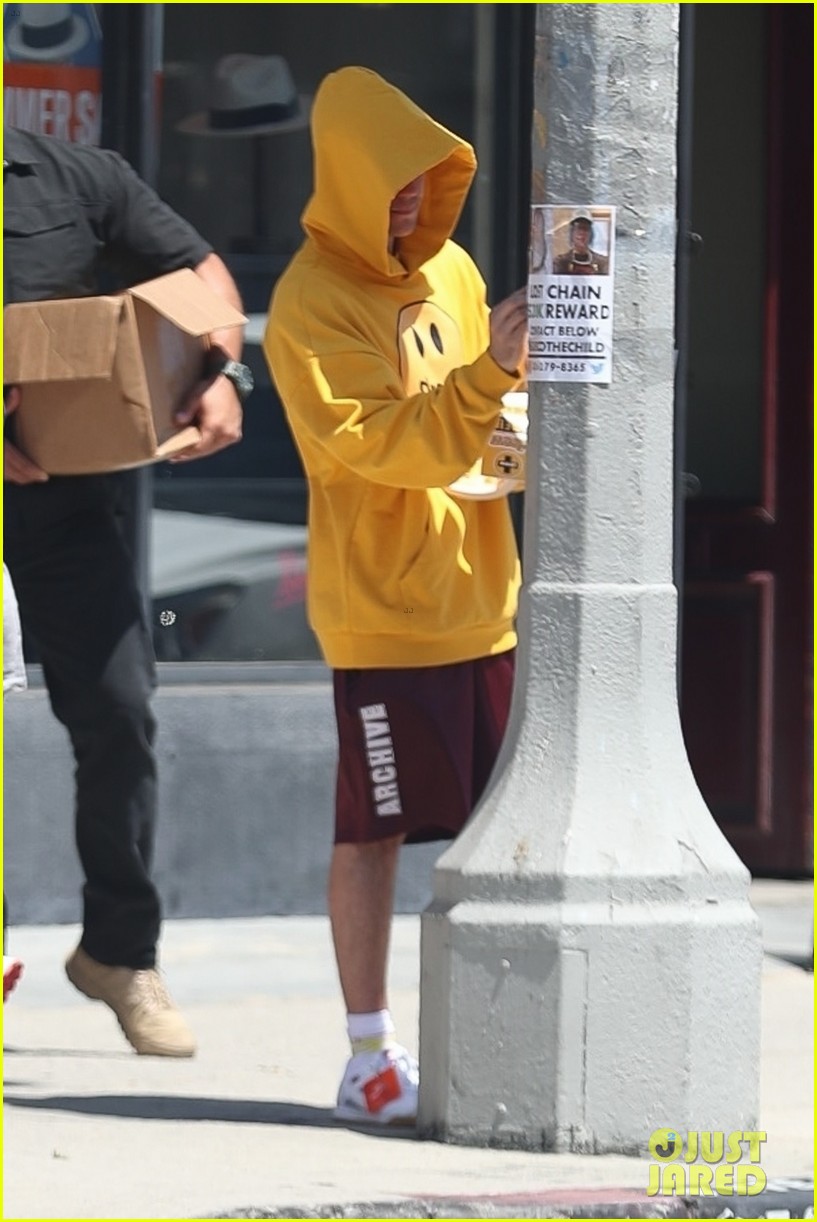justin bieber promotes drew house in beverly hills 03