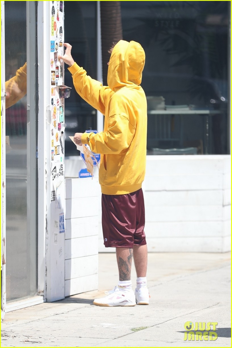 justin bieber promotes drew house in beverly hills 05