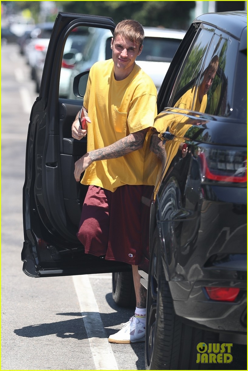 justin bieber promotes drew house in beverly hills 06