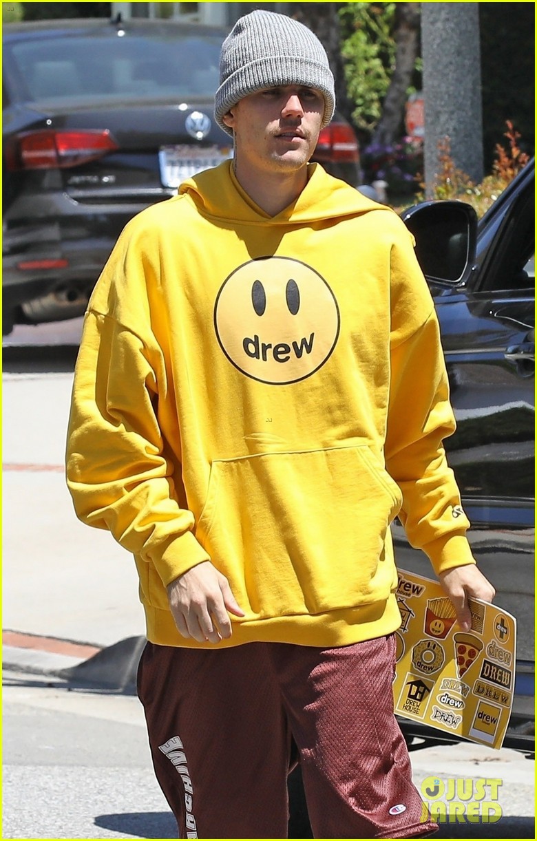 justin bieber promotes drew house in beverly hills 07
