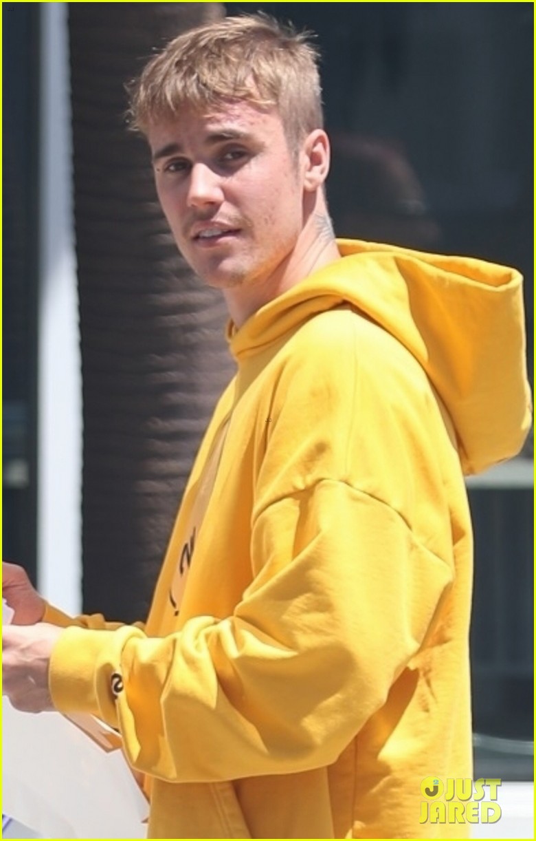 justin bieber promotes drew house in beverly hills 08