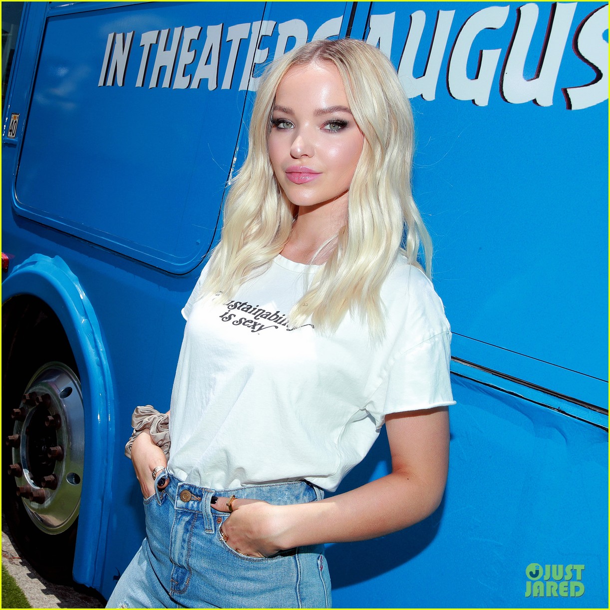 dove cameron makes a statement with her angry birds movie 2 premiere outfit 06