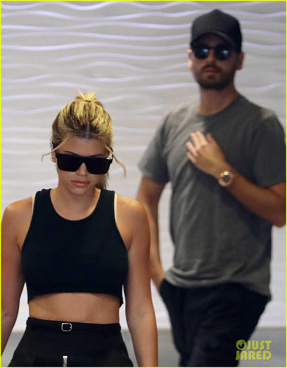scott disick sofia richie doing some shopping on staycation 01