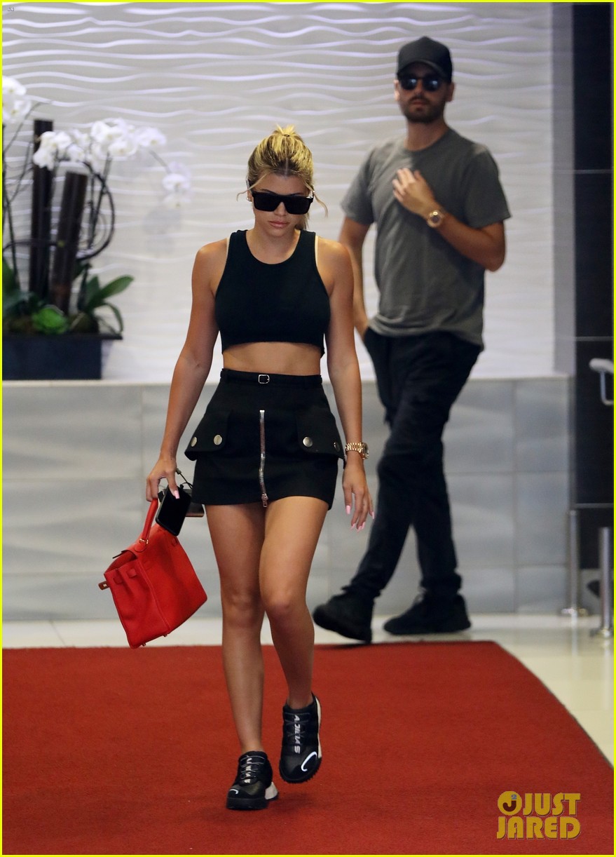 scott disick sofia richie doing some shopping on staycation 05