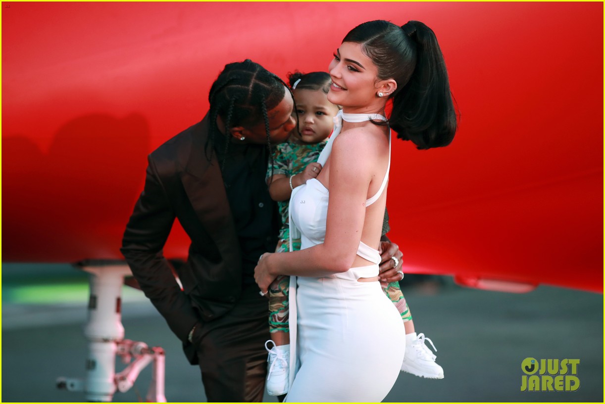 kylie jenner daughter stormi travis scott look mom i can fly premiere 16