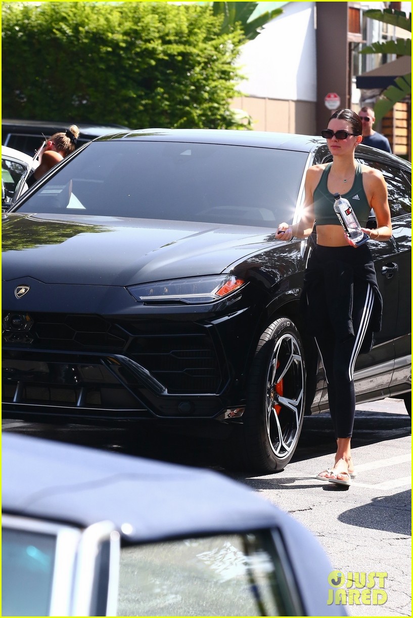 Kendall Jenner Picks Up Smoothies with Hailey Bieber After a Workout: Photo  1254244, Hailey Baldwin, Hailey Bieber, Kendall Jenner Pictures