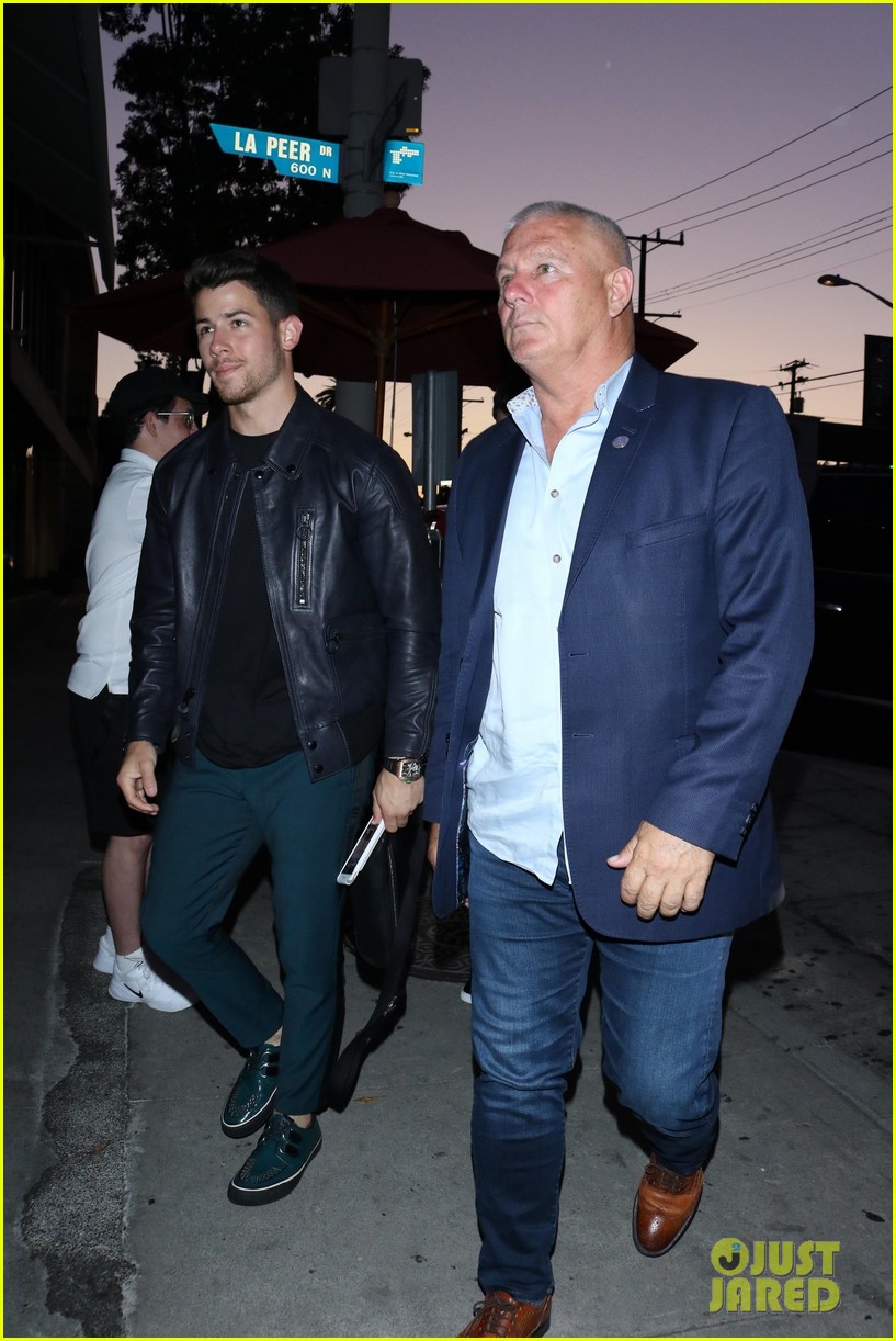 sophie turner joins the jonas brothers at craigs 26