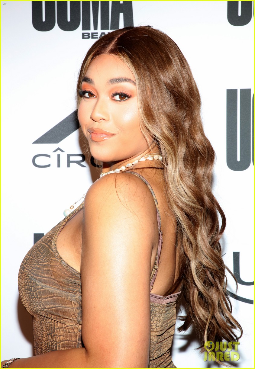 jordyn woods attends beauty event with mom and sister 03