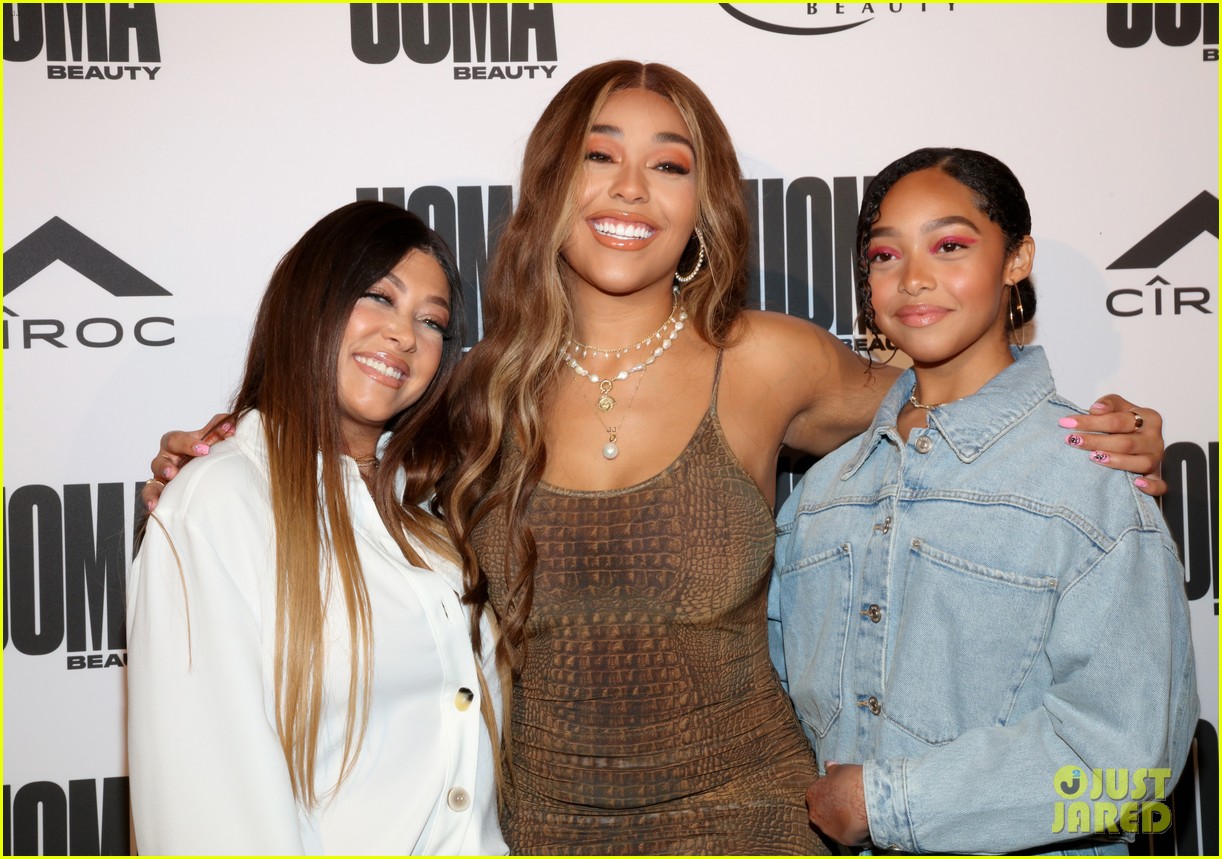 jordyn woods attends beauty event with mom and sister 04