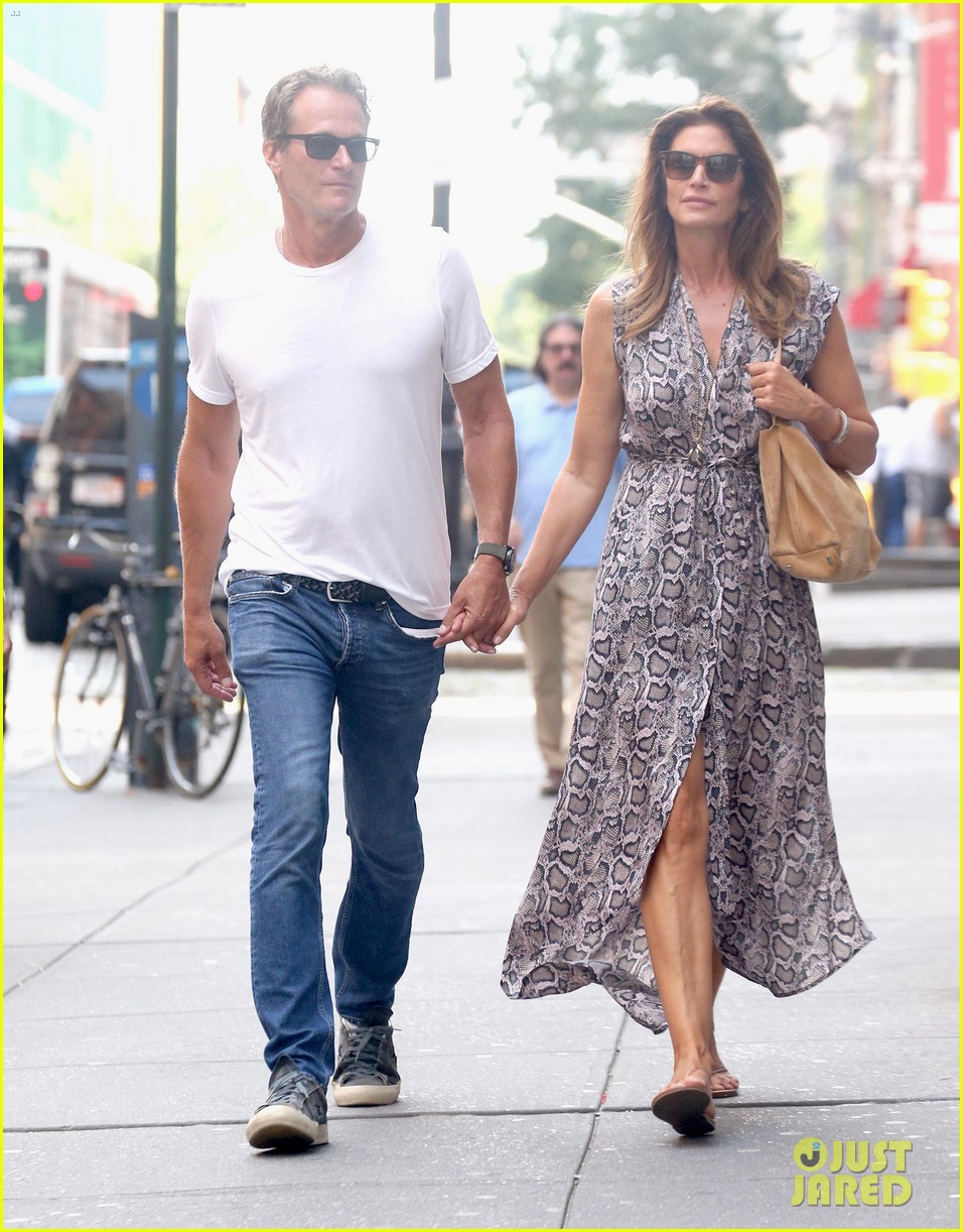 cindy crawford rande gerber kaia gerber out and about 02
