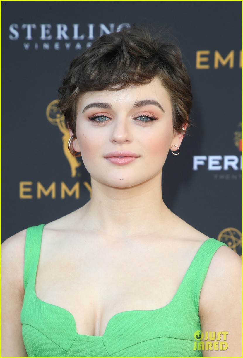 the acts joey king gorgeous green emmys peer group 06