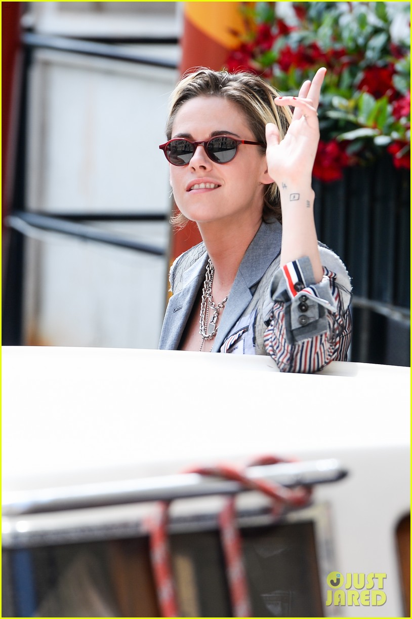 kristen stewart enjoys a day out during the venice film festival 01