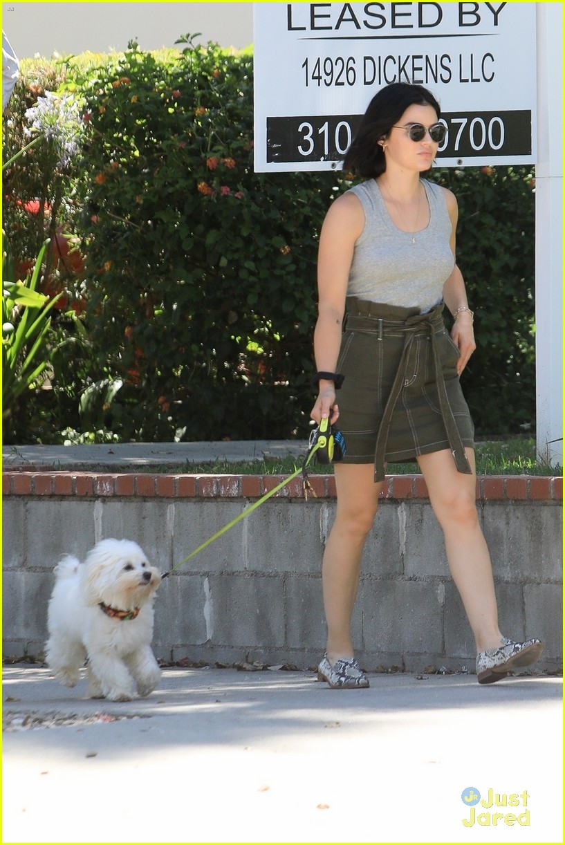 lucy hale elvis out musical katy 02