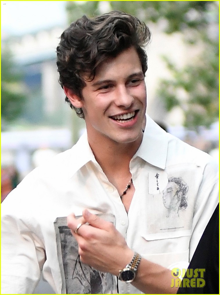 Shawn Mendes & Camila Cabello Are All Smiles Celebrating His 21st(01)