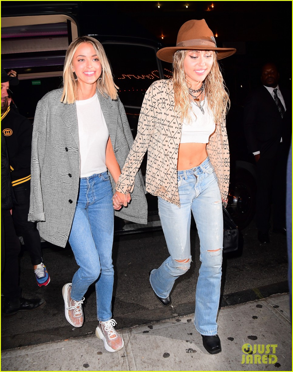 miley cyrus kaitlynn carter couple up for vma party 01