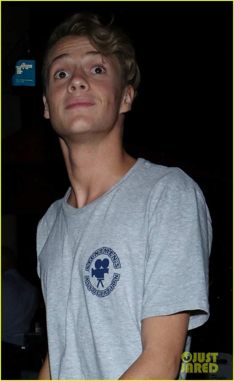 jace norman grabs dinner at craigs in west hollywood 02