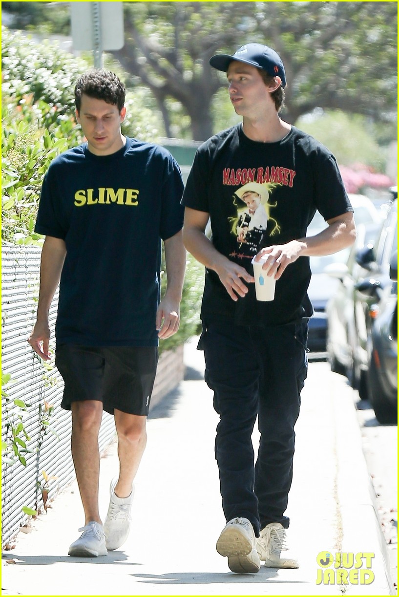 patrick schwarzenegger meets up with a friend in los angeles 03