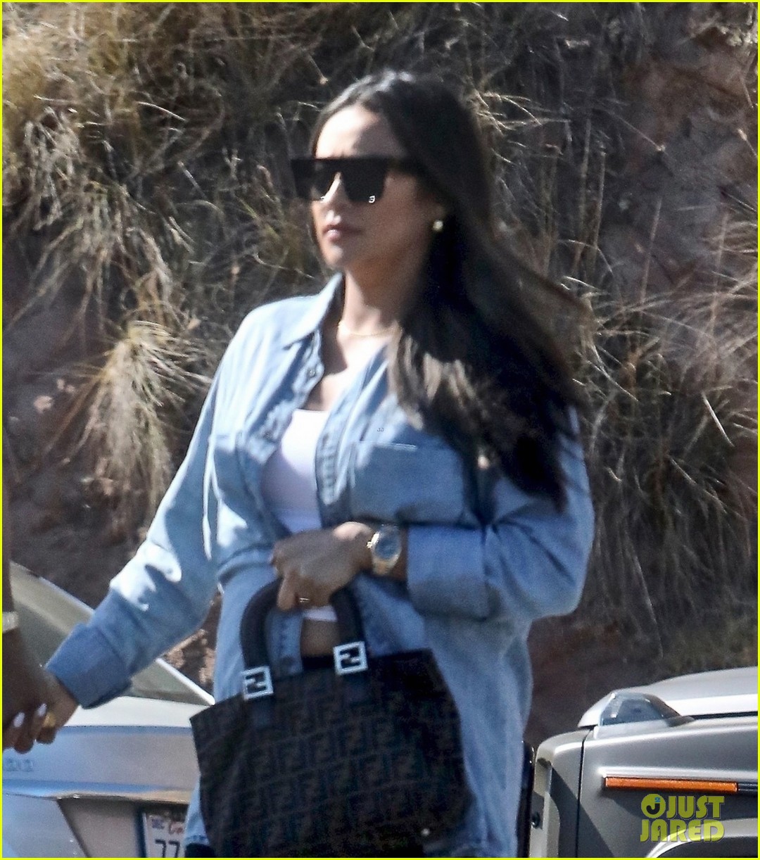 pregnant shay mitchell at bbq with matte babel 04