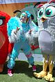 jojo siwa covered in feathers angry birds movie 2 premiere 13