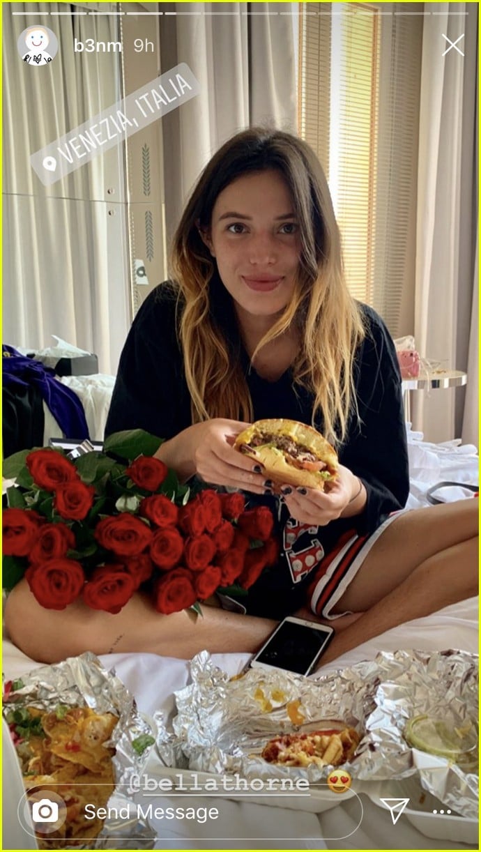 bella thornes boyfriend benjamin mascolo brings her roses and a cheeseburger in bed 06