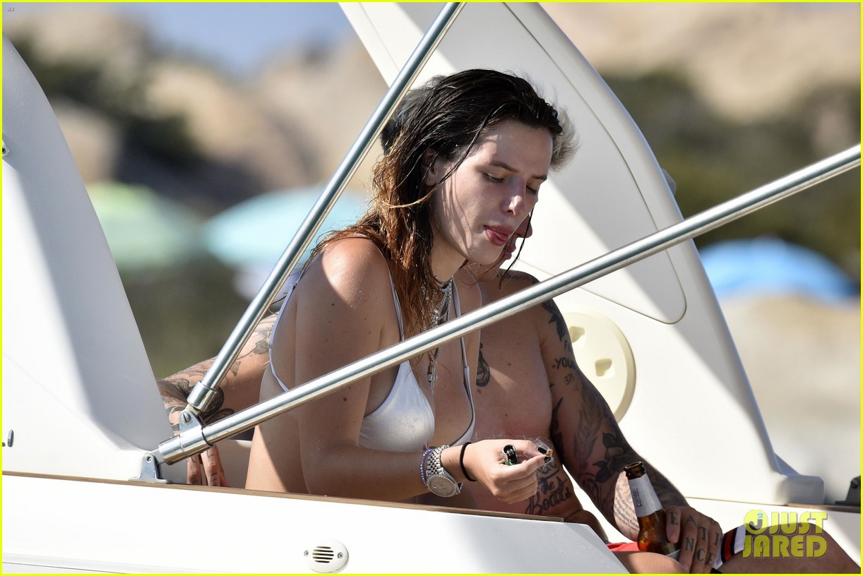 bella thorne packs on pda with benjamin mascolo on a boat 09