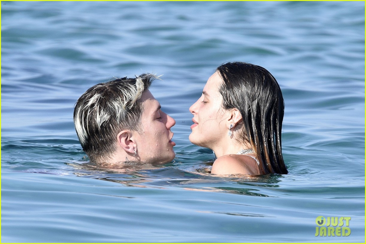 bella thorne packs on pda with benjamin mascolo on a boat 17