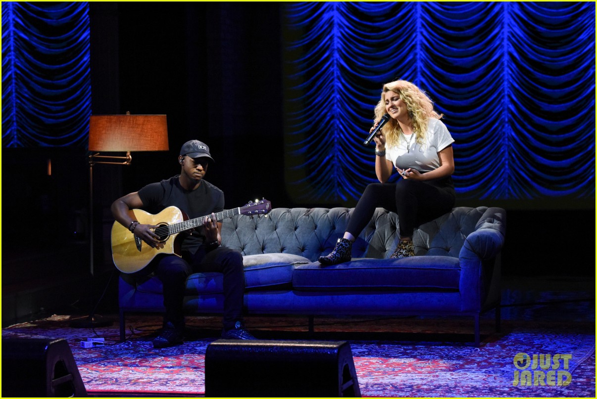 tori kelly performs sorry would go a long way on late show stephen colbert 02