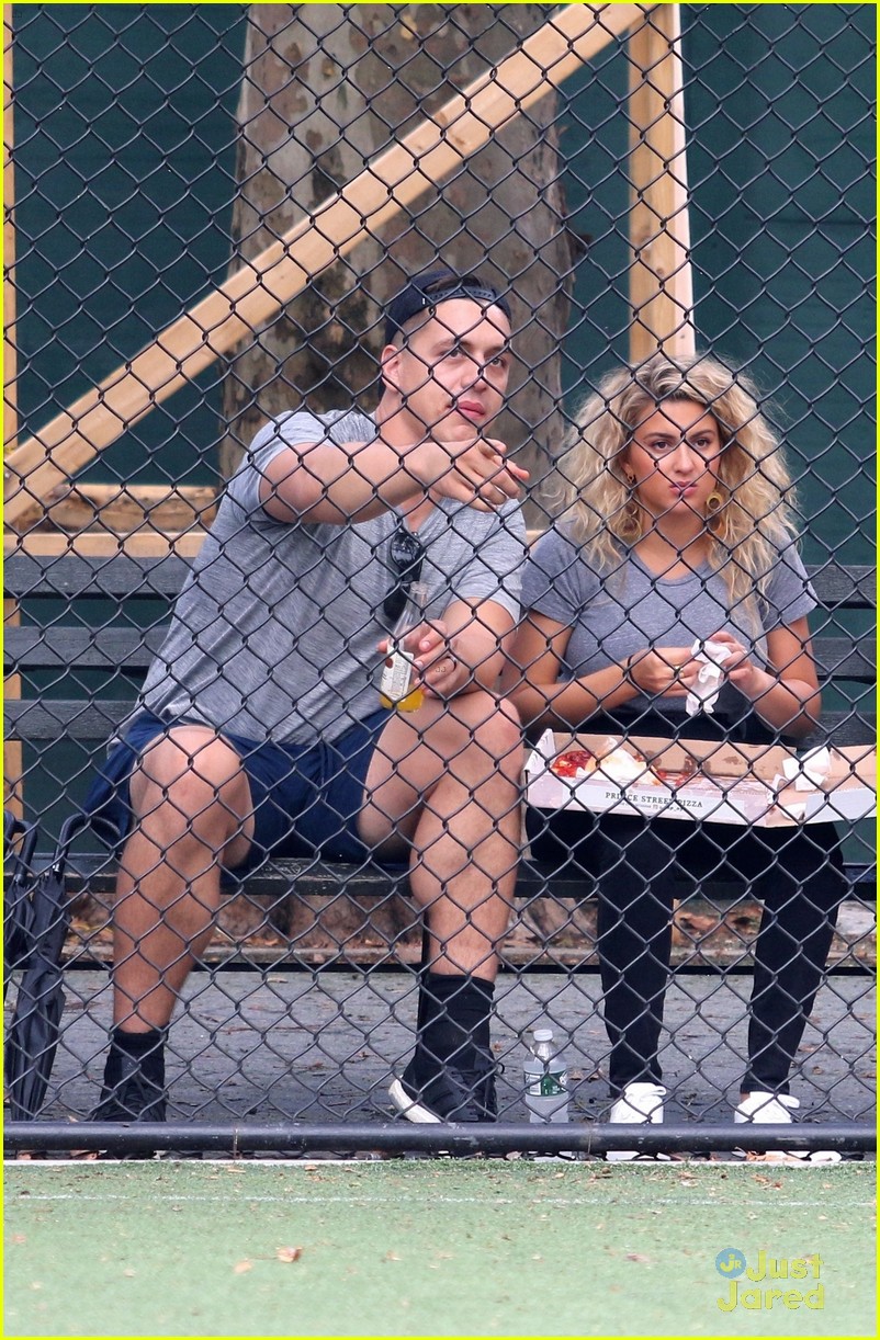 tori kelly andre murillo pizza date nyc 01
