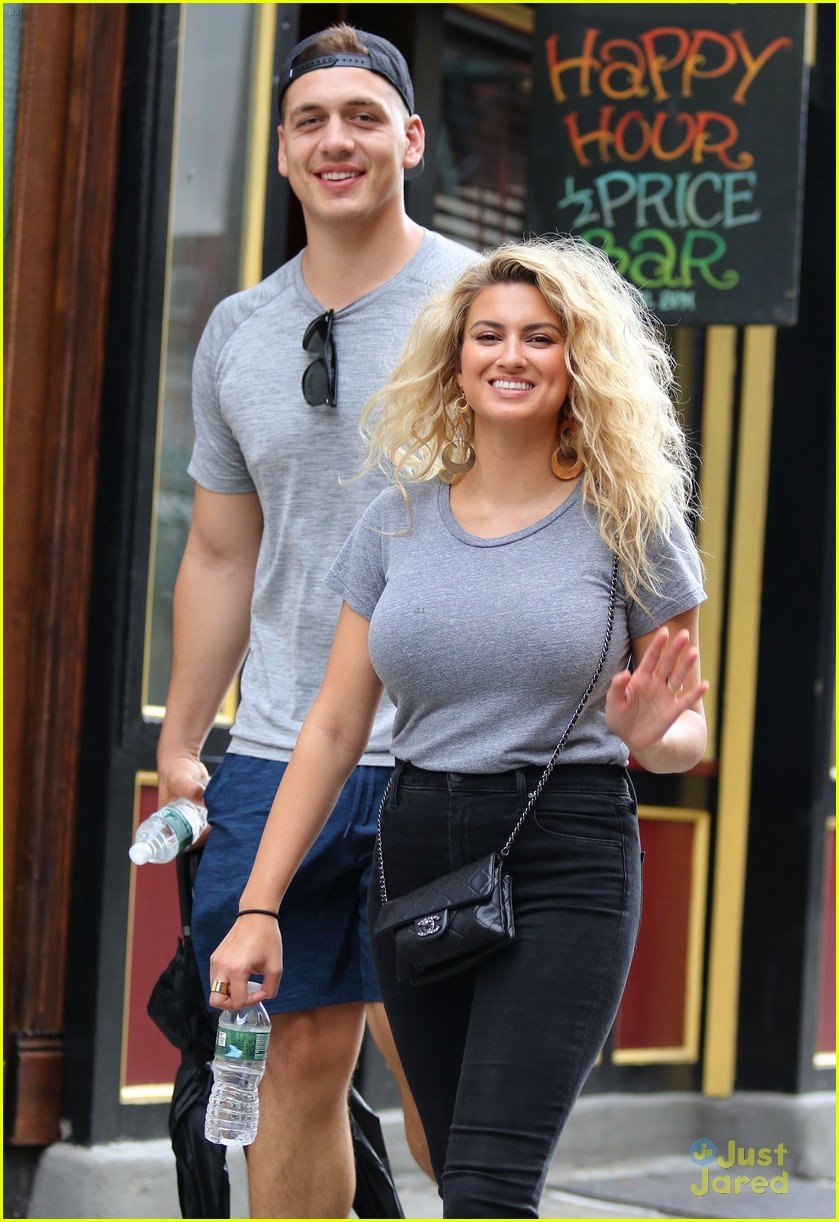 tori kelly andre murillo pizza date nyc 02