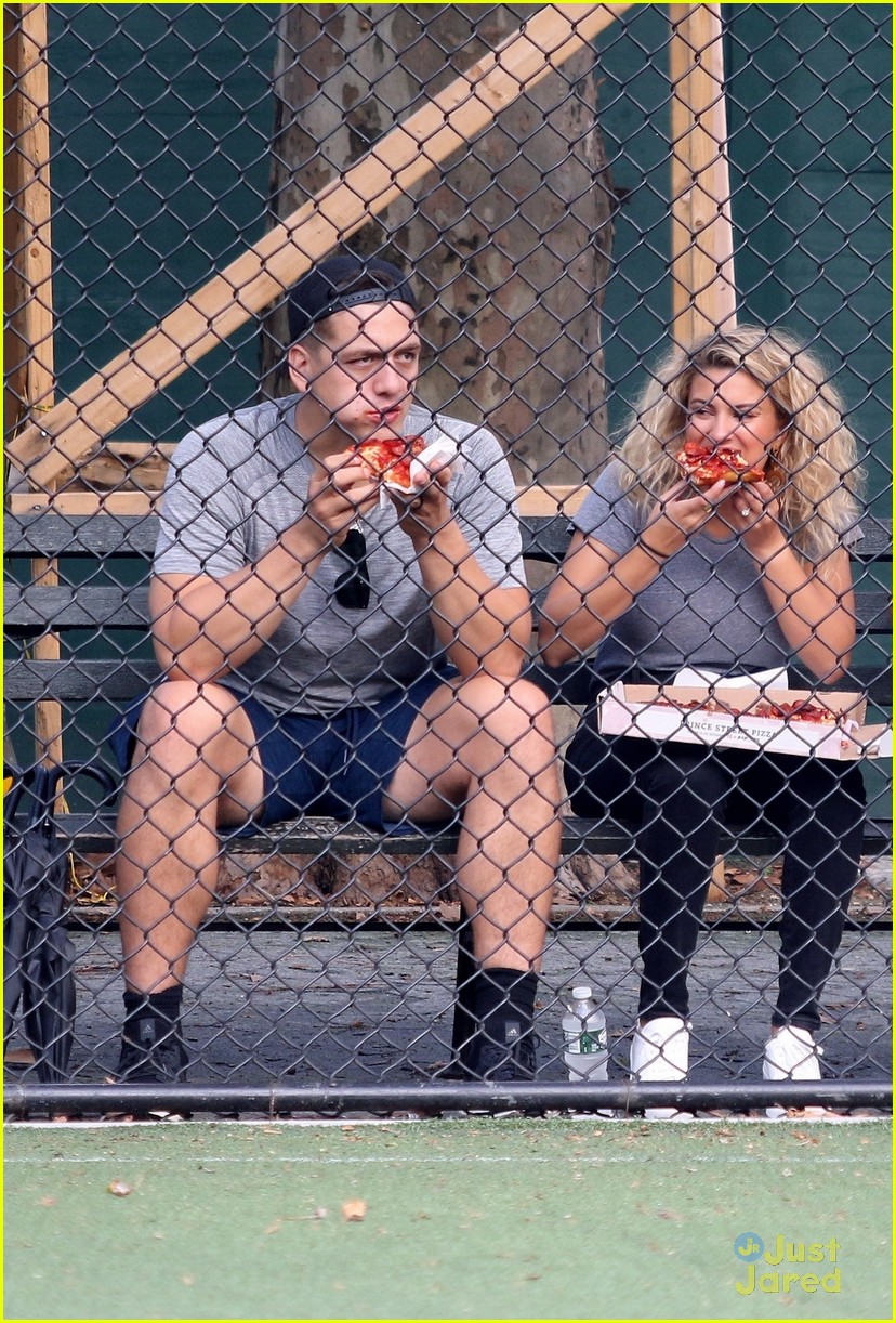 tori kelly andre murillo pizza date nyc 03