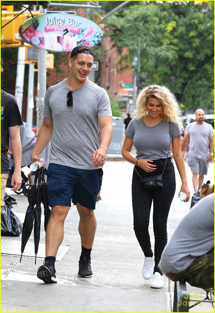 tori kelly andre murillo pizza date nyc 04