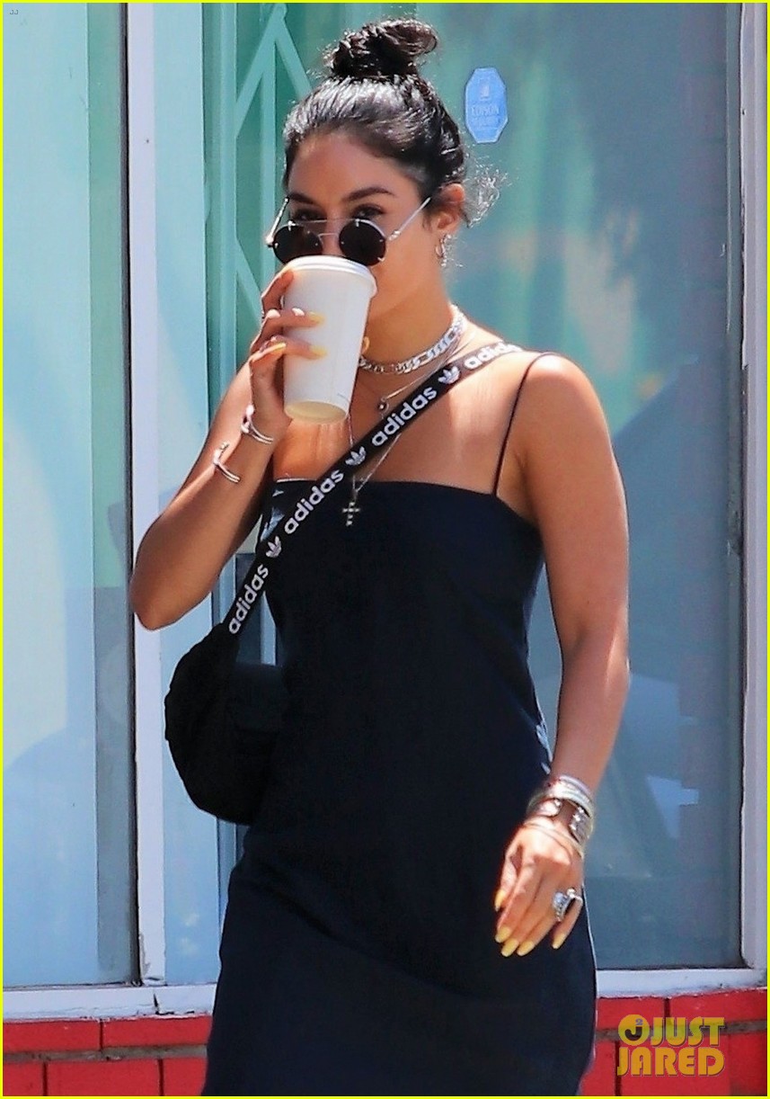 vanessa hudgens steps out coffee with friends 01