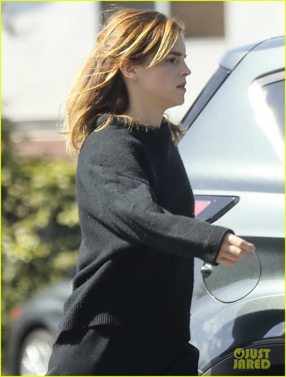emma watson kicks off her day with a doctors appointment 01