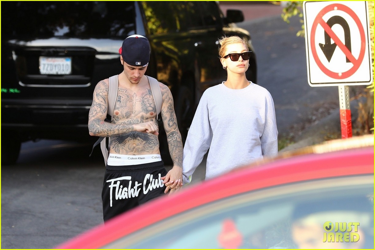 Shirtless Justin Bieber And Wife Hailey Hold Hands On Hike Photo 1257349 Photo Gallery Just 9852