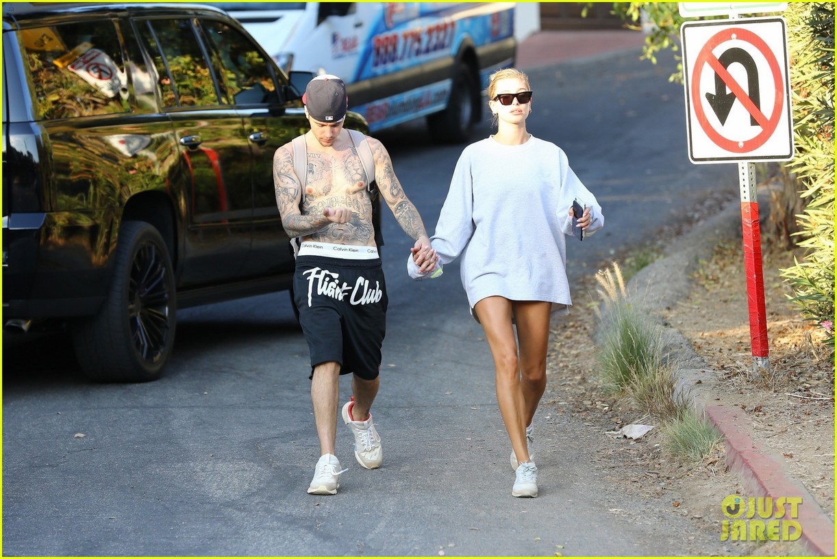justin bieber shows off tattoos on shirtless hike with hailey 37