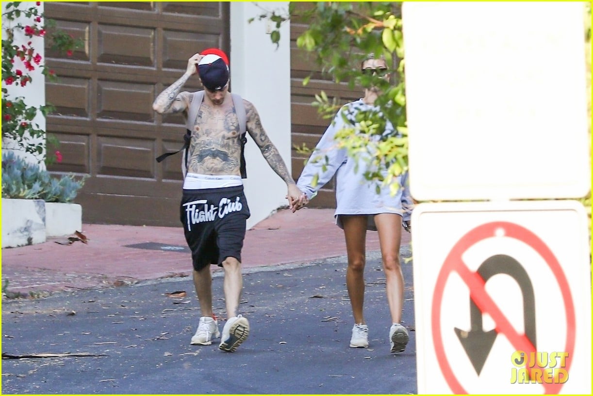 Shirtless Justin Bieber And Wife Hailey Hold Hands On Hike Photo 1257366 Photo Gallery Just 4863