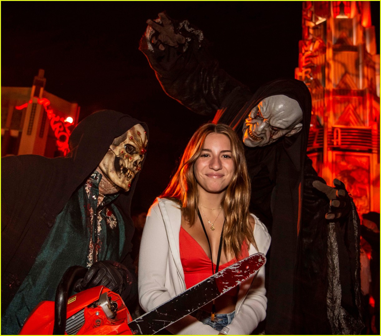 camila cabello gets spooked halloween horror nights 03