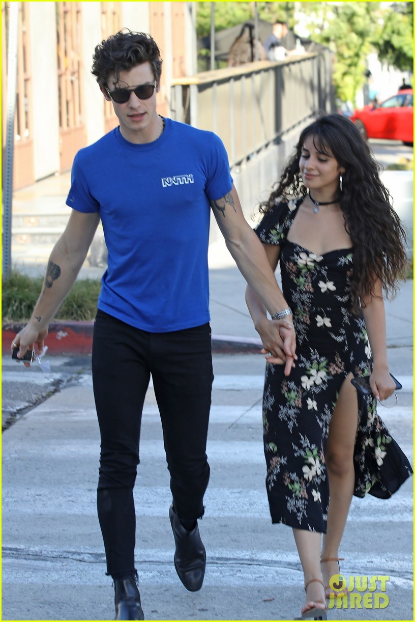 shawn mendes camila cabello hold hands on coffee date 02