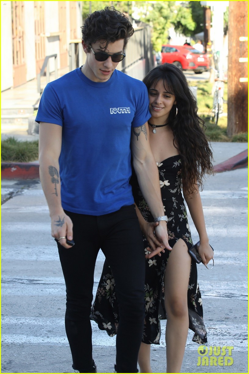 shawn mendes camila cabello hold hands on coffee date 04