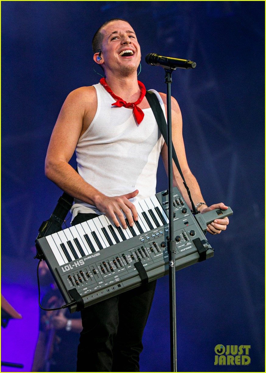 charlie puth brings the keytar back at music midtown concert 01